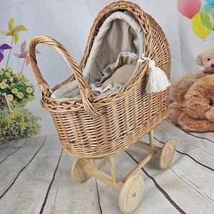 Wózek wiklinowy, prezent dla dziewczynki, wózek dla lalek na kólkach, prezent na baby shower, ręcznie robiony wózek, prezent na urodziny