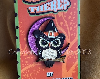 Witchy Owl, Sliding soft enamel pin with glitter