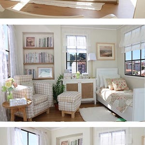 K&ouml;nnte beinhalten: Ein Miniatur-Puppenhauszimmer mit einem beige-wei&szlig; karierten Sessel und passendem Hocker, einem wei&szlig;en Bett mit Blumenbettw&auml;sche, einem h&ouml;lzernen Beistelltisch mit Blumenvase, einem wei&szlig;en Schrank mit Rattaneins&auml;tzen und eingebauten Wandregalen.