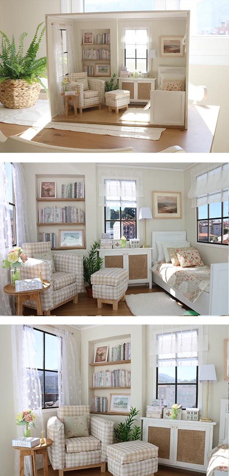 K&ouml;nnte beinhalten: Ein Miniatur-Puppenhauszimmer mit einem beige-wei&szlig; karierten Sessel und passendem Hocker, einem wei&szlig;en Bett mit Blumenbettw&auml;sche, einem h&ouml;lzernen Beistelltisch mit Blumenvase, einem wei&szlig;en Schrank mit Rattaneins&auml;tzen und eingebauten Wandregalen.