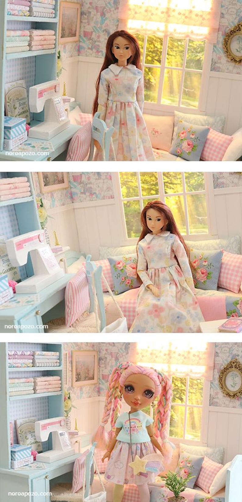 K&ouml;nnte beinhalten: Eine Miniatur-Puppenhaus-Szene mit einer Puppe in einem Blumenkleid, einer N&auml;hmaschine und einem B&uuml;cherregal mit Stoff. Der Raum ist in Pastellt&ouml;nen mit Blumtapeten und Kissen dekoriert. Nat&uuml;rliches Licht f&auml;llt durch ein Fenster.