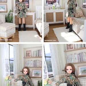 K&ouml;nnte beinhalten: Eine Puppe mit braunen Haaren tr&auml;gt einen lang&auml;rmeligen Mantel mit einem Blumenmuster in T&uuml;rkis, Braun und Creme, einen schwarzen G&uuml;rtel mit silberner Schnalle und schwarze Stiefel. Die Puppe ist stehend und sitzend in einem Miniaturraum zu sehen.