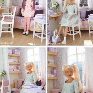 Pode incluir: Quatro imagens de bonecas em um cen&aacute;rio de quarto em miniatura. As bonecas est&atilde;o vestidas com v&aacute;rias roupas e posam em diferentes posi&ccedil;&otilde;es. O quarto &eacute; decorado com m&oacute;veis em miniatura, prateleiras e acess&oacute;rios. O tema geral &eacute; uma casa de bonecas ou uma cena em miniatura.