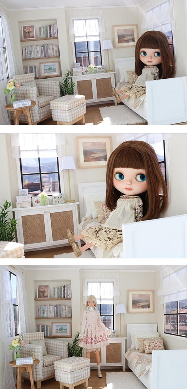 K&ouml;nnte beinhalten: Ein Miniatur-Puppenhauszimmer mit einer Puppe mit braunen Haaren, einem wei&szlig;en Bett, einem karierten Sessel mit Hocker, einem wei&szlig;en Schrank mit Rattant&uuml;ren, eingebauten B&uuml;cherregalen voller B&uuml;cher, einem Beistelltisch und Wandbildern.