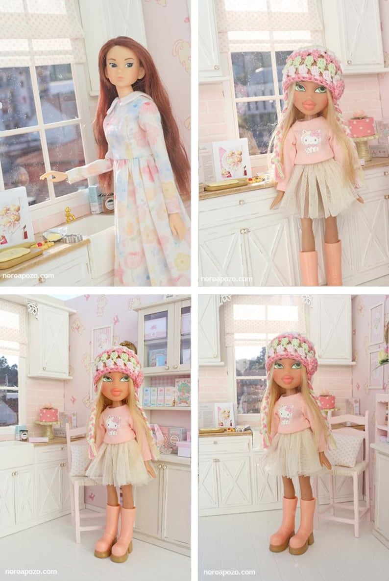 May include: Four images of dolls in a pink kitchen setting. One doll wears a floral dress, while the others are Bratz dolls in pink outfits, hats, and boots. The kitchen has white cabinets and a window. The website address noreapozo.com is visible.