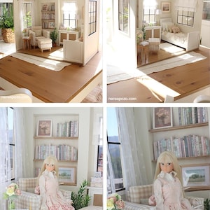 K&ouml;nnte beinhalten: Ein Miniatur-Puppenhaus-Zimmer mit hellem Interieur, Fenstern, einem Bett, einem karierten Sessel und einem Fu&szlig;hocker. Eine blonde Puppe in einem rosa gemusterten Kleid sitzt im Sessel. Der Raum enth&auml;lt Regale mit B&uuml;chern und Dekoration.