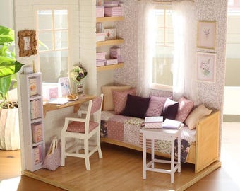 Sypialnia Lawendowego Księżyca - miniaturowa diorama domku dla lalek w skali 1/6 (ręcznie wykonana)