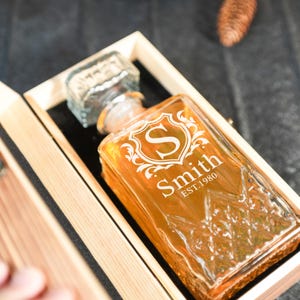 Personalized Whiskey Decanter Set, Custom Decanter with Wooden Gift Box, Engraved Decanter, Groomsman Gifts, Gifts for Dad, Gifts for Him