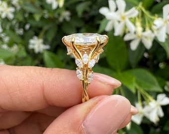 Marquise Nature Inspired Engagement Ring, 14K Gold Vintage Marquise Ring, Leaf Design 2 CT Marquise Twisted Band Ring, Floral Diamond Ring.
