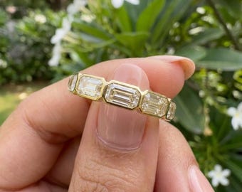 14k Gold Bezel Set Emerald Eternity Wedding Band, Emerald Full Eternity Band, East-West Emerald Moissanite Wedding Band, Infinity Ring.