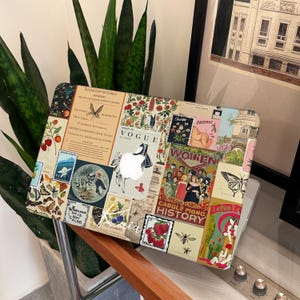 Puede incluir: Un ordenador portátil con un collage colorido de imágenes y texto vintage. El collage incluye imágenes de mariposas, flores y personas. El texto incluye palabras como "Vogue", "Women" y "Cable Mong History".