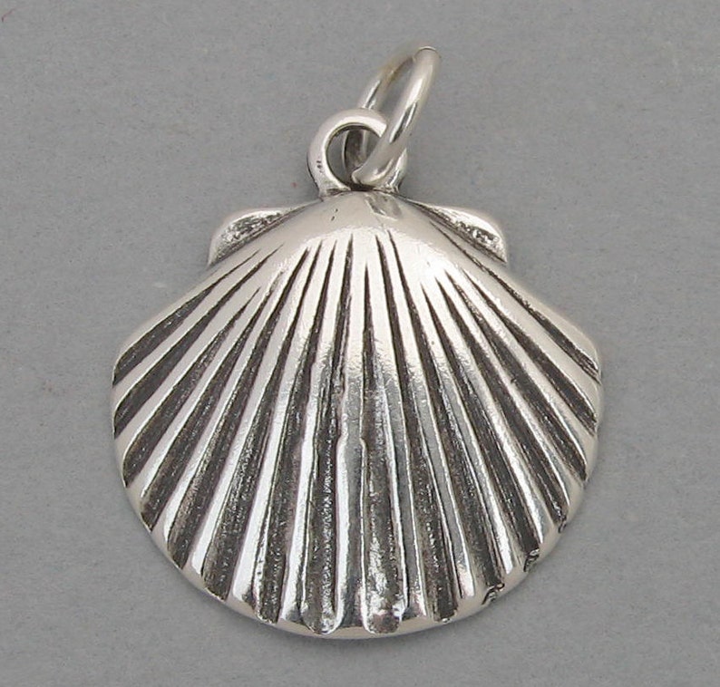 SCALLOP CLAM SEASHELL Nautical Sterling Silver 925 Charm Pendant 2387