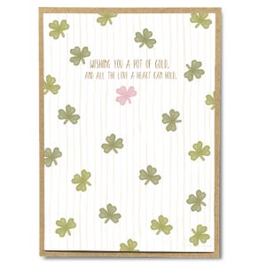 Tarjeta contemporánea con bendición irlandesa para el Día de San Patricio. Te deseo una olla de oro y todo el amor que un corazón pueda albergar. Tarjeta moderna para el Día de San Patricio.