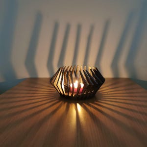 Kaarshouder lasergesneden, theelichthouder, houten lantaarn, lasergegraveerd interieur, precisiegesneden, duurzaam hout, uniek cadeau, DIY CNC
