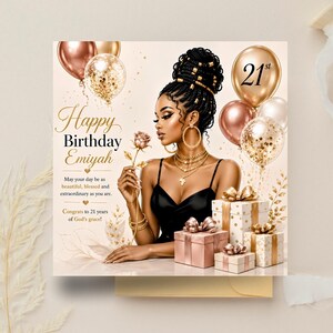 Può includere: Un biglietto d'auguri con una persona dai capelli intrecciati che indossa un top nero e gioielli dorati, mentre tiene in mano una rosa. Il biglietto mostra il testo Happy Birthday Emiyah, 21st, e messaggi festivi, circondato da palloncini oro e oro rosa.