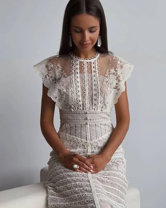 Elegant Lace Midi Dress - XS