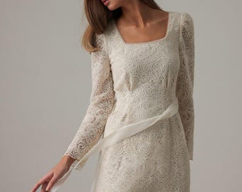 Abito midi in pizzo color crema: abito da invitata a nozze con maniche lunghe