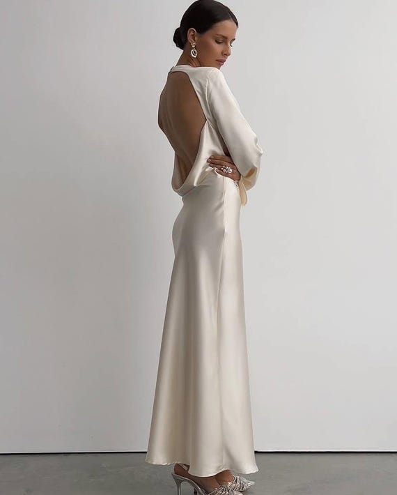 strapless open back dress Red Allure Backless Evening Gown – Long Sleeve Maxi Dress with Couture Bow M / US 6-8