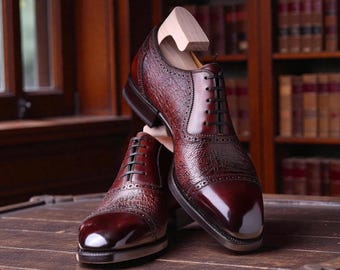 Ręcznie robione bordowe skórzane buty z noskiem typu cap toe – męskie dwukolorowe formalne oksfordy