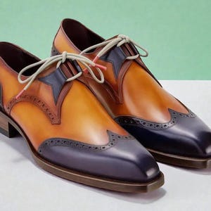 Handgefertigte Leder Derby Schuhe: Zweifarbige Schnürung mit Flügelspitze