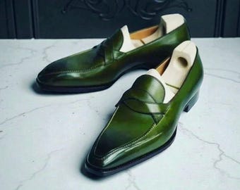 Mocasines de piel verde oliva para hombre hechos a mano