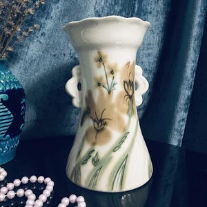 Elegant Floral Design Beautiful Vintage Porcelain Vase