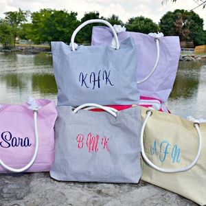 Mit Monogramm Seersucker Strandtasche | Personalisierte wasserdichte Tasche | Weihnachtsgeschenk für Frauen