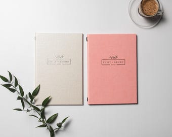 Pearl & Blush A5 menyomslag – Pearl Buckram Blush Vivella mjuk menybok | Elastiskt inlägg | MOQ 10 st | Från lager, personligt anpassat