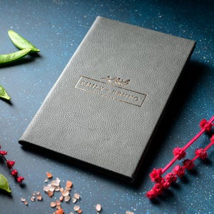 Okładka menu Charme A4, uchwyt na menu do restauracji, elegancki wyświetlacz menu, okładka menu kawiarni, książka menu, projekt okładki menu kawiarni i baru, teczka menu