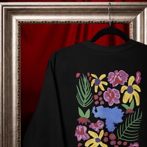 Sweat à fleurs Venezuela, chemise carte colorée, t-shirt d'art botanique tropical, cadeau de fierté d'Amérique latine, col rond inspiré de la nature