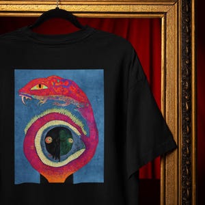 ウロボロス・スネークTシャツ、サイケデリック・アイ・グラフィック（ユニセックス S-4XL）コンフォートカラーズ®