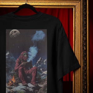 Maglietta Bigfoot Campfire, grafica Trippy Yeti, stile Weirdcore (Unisex S-4XL) Comfort Colors®