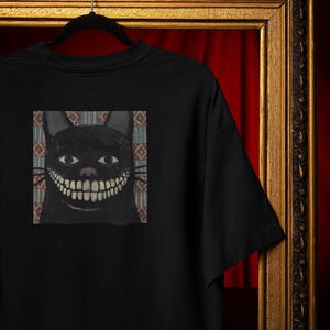 Surrealistisk svart katt-t-shirt, gotisk skräckkonst (unisex S-4XL) Comfort Colors® bild 1