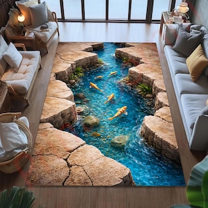 Könnte beinhalten: Rechteckiger Teppich mit 3D-Flussszene-Design. Der Teppich zeigt einen blauen Fluss mit Koi-Karpfen, die zwischen felsigen Ufern schwimmen. Das Design erzeugt eine Illusion von Tiefe und verleiht jedem Raum eine einzigartige Ästhetik.