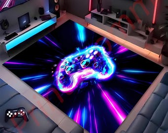 Può includere: Un tappeto da gamer con un design di controller per videogiochi che brilla in blu e viola neon. Il tappeto è su un pavimento scuro con una configurazione di gioco sullo sfondo.