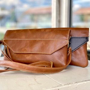 The Path Less Traveled Leather cross body purse. Adjustable strap. Two internal pockets. Brown