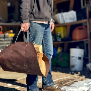 No del todo perfecto** - Portador de leña de cuero de grano completo hecho a mano: bolso rústico para el hogar (35" x 18").