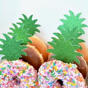 Glitter Pineapple Leaf Tops Choose from mini or standard size green glitter plant tops for cupcakes, doughnuts, sandwiches and desserts. image 8