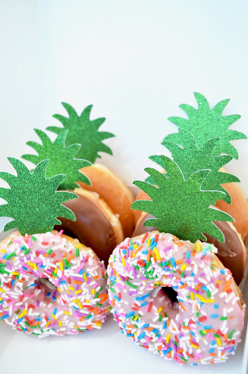 Glitter Pineapple Leaf Tops Choose from mini or standard size green glitter plant tops for cupcakes, doughnuts, sandwiches and desserts. image 8