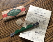 Vintage Singer Seam Ripper Needle Threader 121634 in original paper packaging