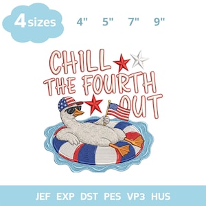 Può includere: Un disegno di ricamo con un'anatra con occhiali da sole e un cappello patriottico, che si rilassa in un salvagente rosso, bianco e blu. Il testo recita "CHILL THE FOURTH OUT" con accenti di stella. Disponibile in 4 misure: 10 cm, 13 cm, 18 cm e 23 cm.