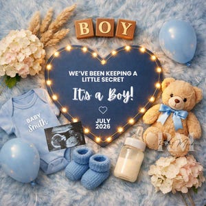 Peut inclure: Annonce de naissance sur le thème du bleu. L'annonce comprend un body bleu, des chaussons tricotés, un ours en peluche, un biberon et une échographie. Le texte sur le signe en forme de cœur indique "It's a Boy!" et "July 2026."