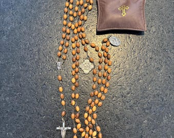 Vintage Olive Wood Rosary: 2000 Vatican Roma Anno Santo Medal