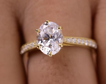 Oval förlovningsring med labbodlad diamant, 14K guldring