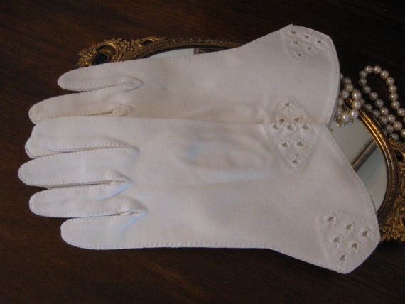 Vintage Schiaparelli   Fownes  White Gloves  7 1/… - image 2