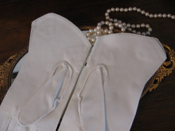 Vintage Schiaparelli   Fownes  White Gloves  7 1/… - image 5