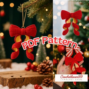 Op de afbeelding: Een rode gehaakte strik kerstversiering met gele accenten en een gouden touwtje om op te hangen. De tekst "PDF Pattern" staat in de afbeelding. De versiering wordt op een kerstboom getoond.