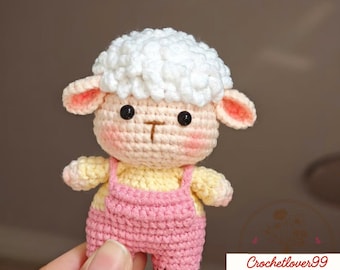 Süßes Schaf Amigurumi Häkelanleitung PDF - Mini Lamm Puppe in Latzhose, digitaler Download Häkelanleitung für Anfänger