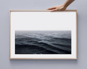 Nebliges Meer Fotografie, schwarz weiße ruhige Nebel Wellen Naturdruck, modernes Küstengewässer Plakat, großes druckbares Wandkunst digitaler Download