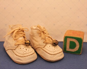 baby shoe string covers with bells